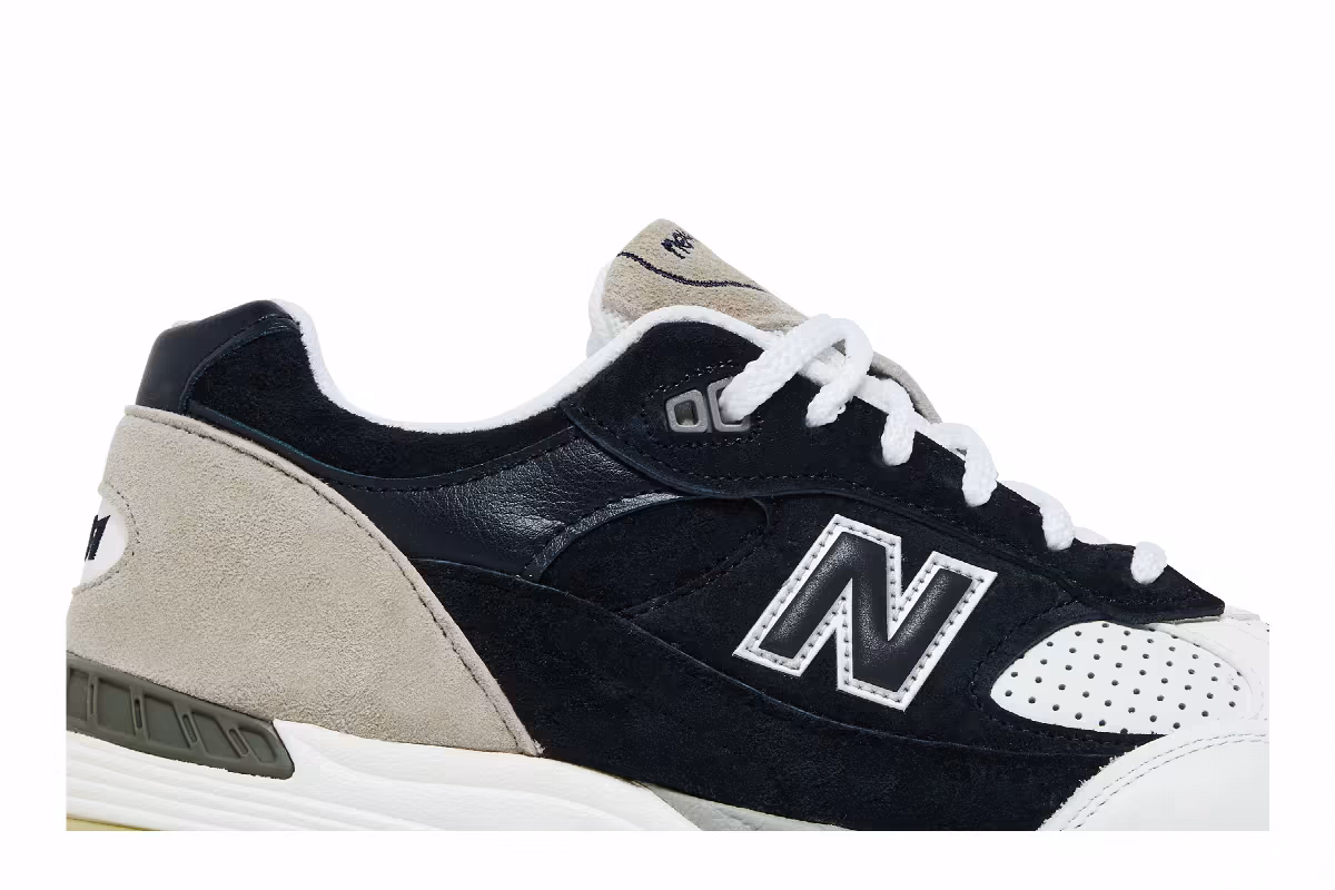 Sneakersnstuff x New Balance 991 Made in England Perforated Pack - Navy White, view 3