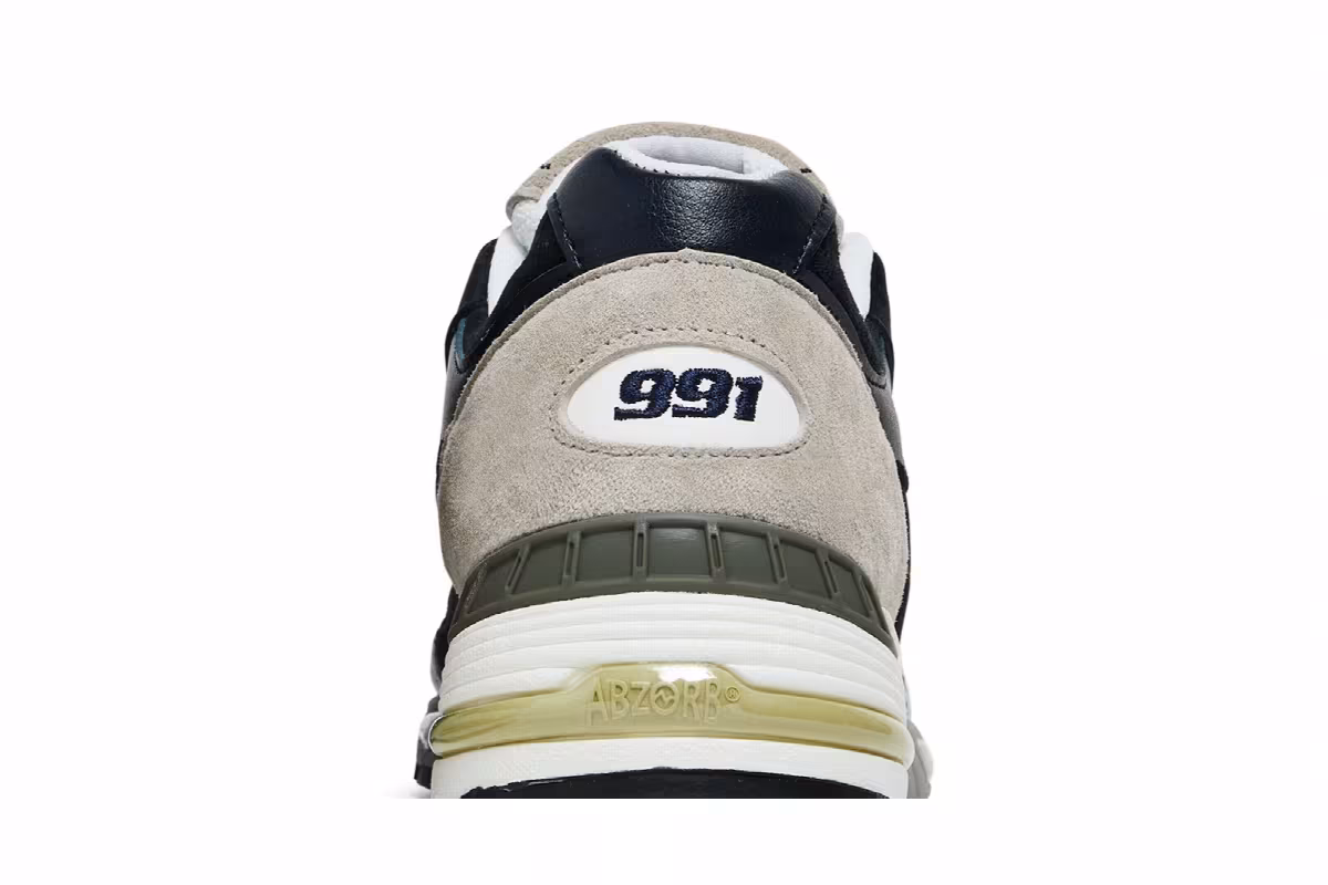Sneakersnstuff x New Balance 991 Made in England Perforated Pack - Navy White, view 8