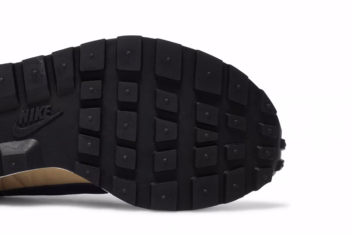 sacai x Nike VaporWaffle Sesame Blue Void, view 6