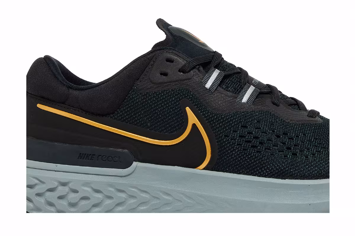 Nike React Miler 2 Black Metallic Gold, view 3