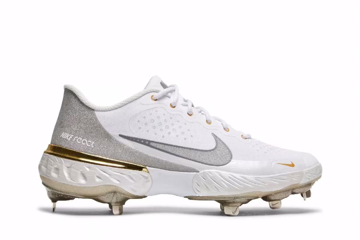 Nike Alpha Huarache Elite 3 Low White Metallic Silver, view 2