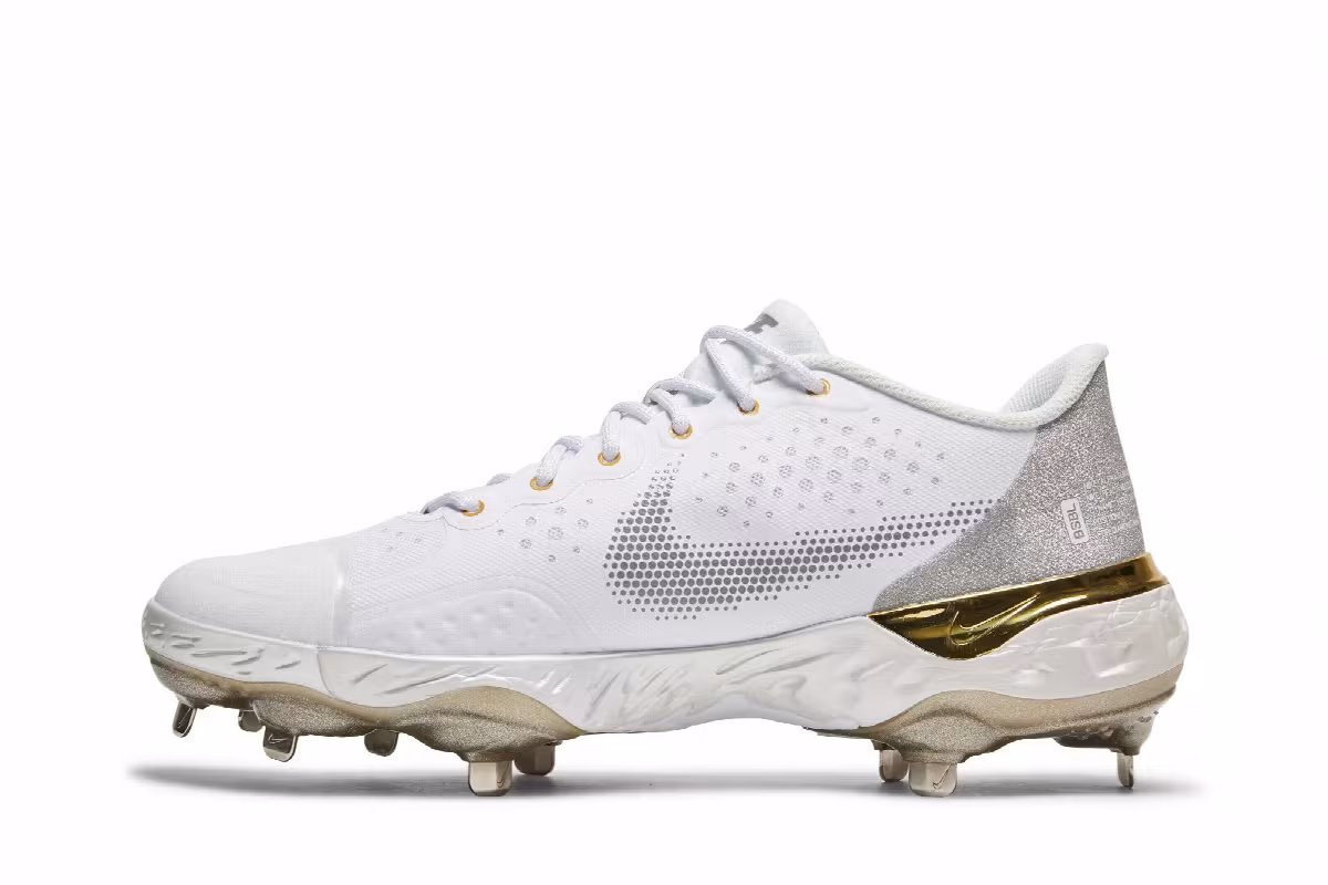 Nike Alpha Huarache Elite 3 Low White Metallic Silver, view 4
