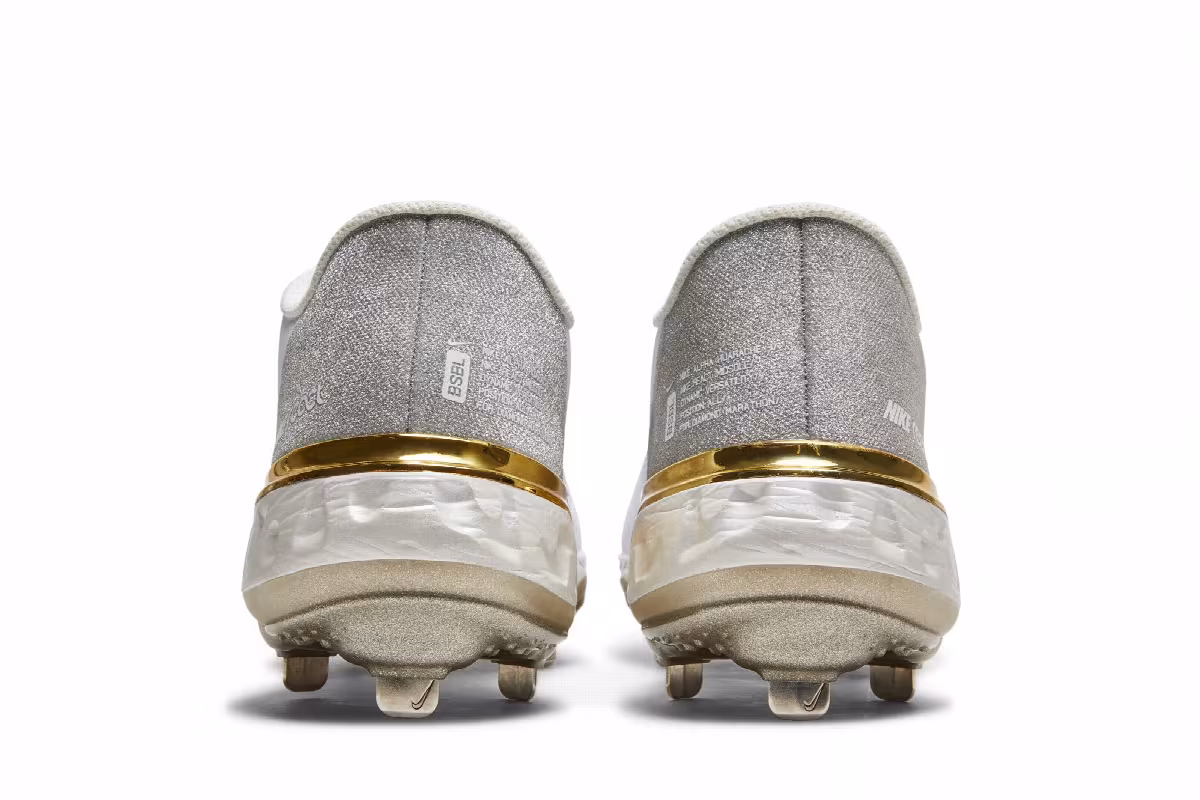 Nike Alpha Huarache Elite 3 Low White Metallic Silver, view 7