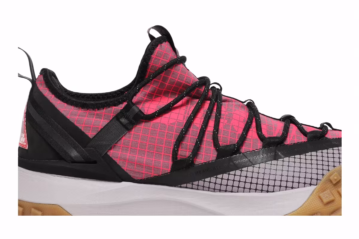 Nike ACG Mountain Fly Low Flash Crimson, view 3