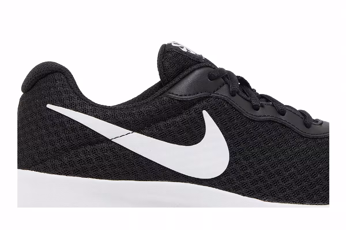 Nike Women's Tanjun Black White, view 3