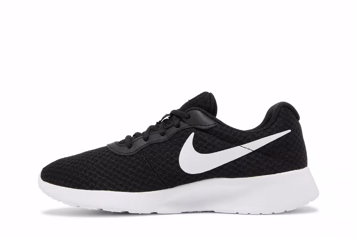Nike Women's Tanjun Black White, view 4