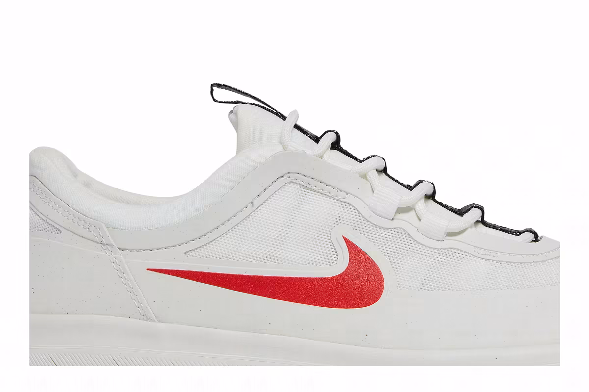 Nike Nyjah Free Alternating Swoosh, view 3