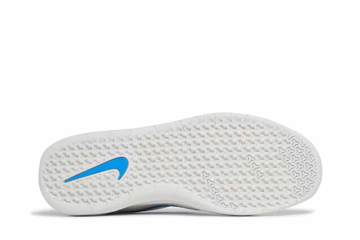 Nike Nyjah Free Alternating Swoosh, view 5