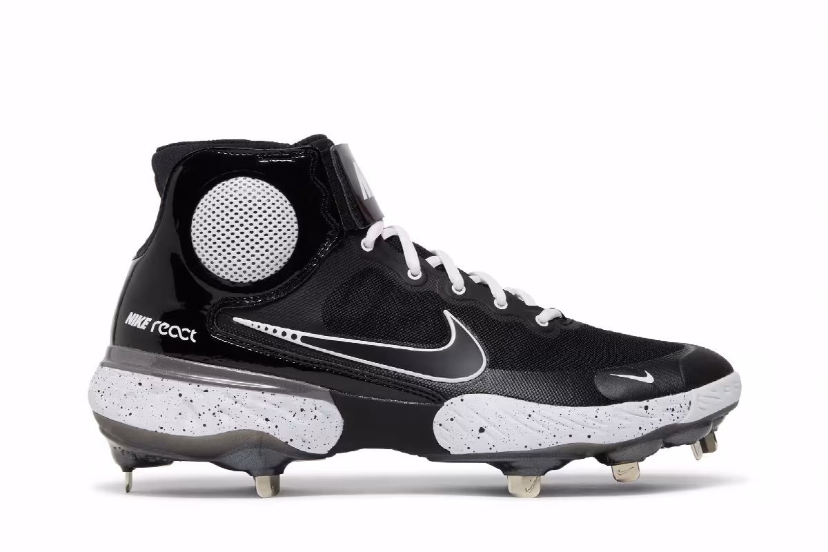 Nike Alpha Huarache Elite 3 Mid Black White, view 2