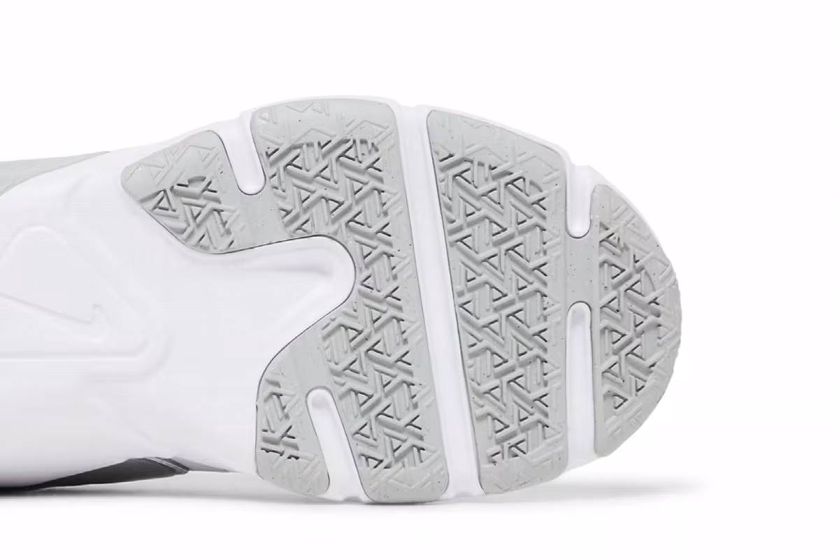 Nike Women's Legend Essential 2 Photon Dust Metallic Silver, view 6