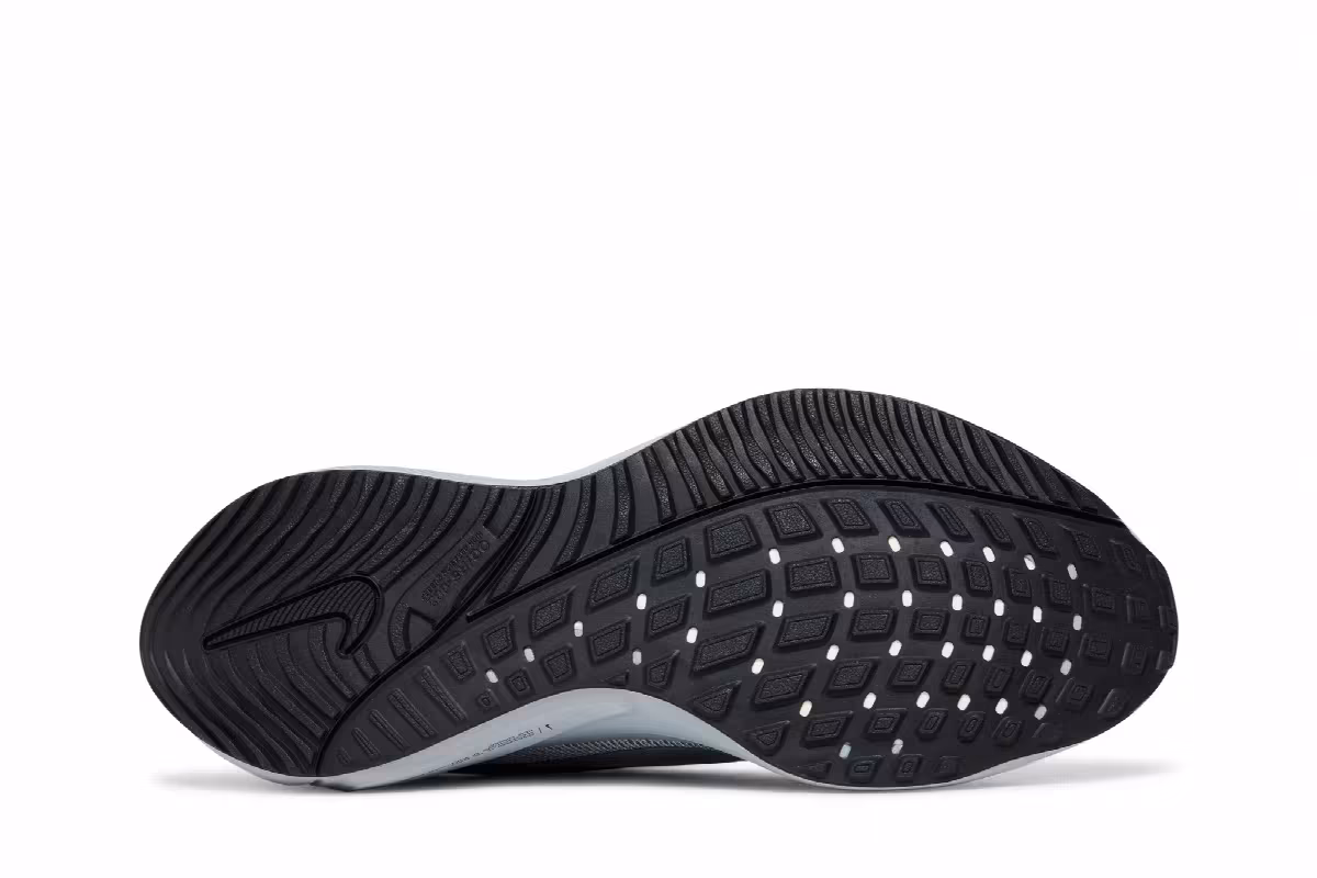 Nike Air Zoom Vomero 16 Black Metallic Silver, view 5
