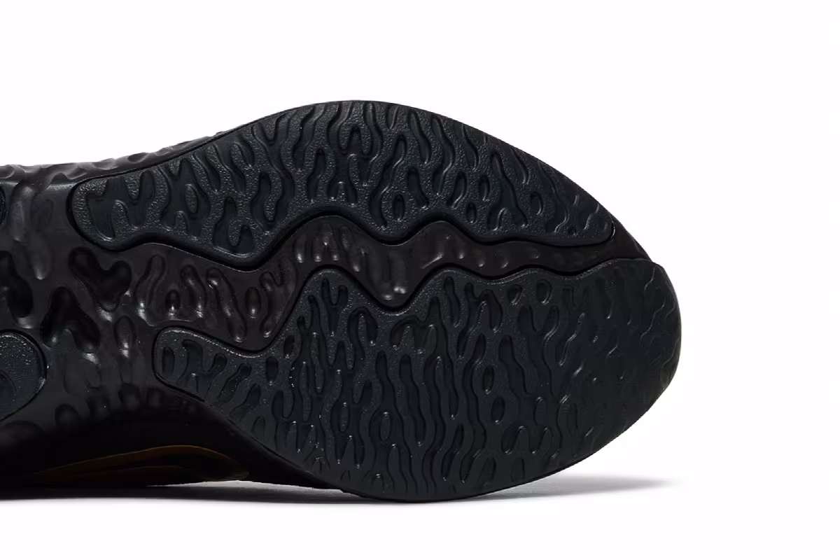 Nike Renew Run 2 Black Metallic Gold, view 6