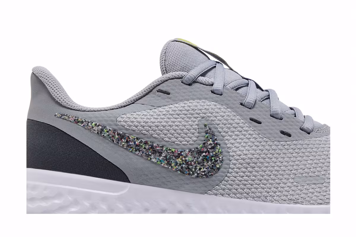 Nike Revolution 5 Premium Wolf Grey, view 3