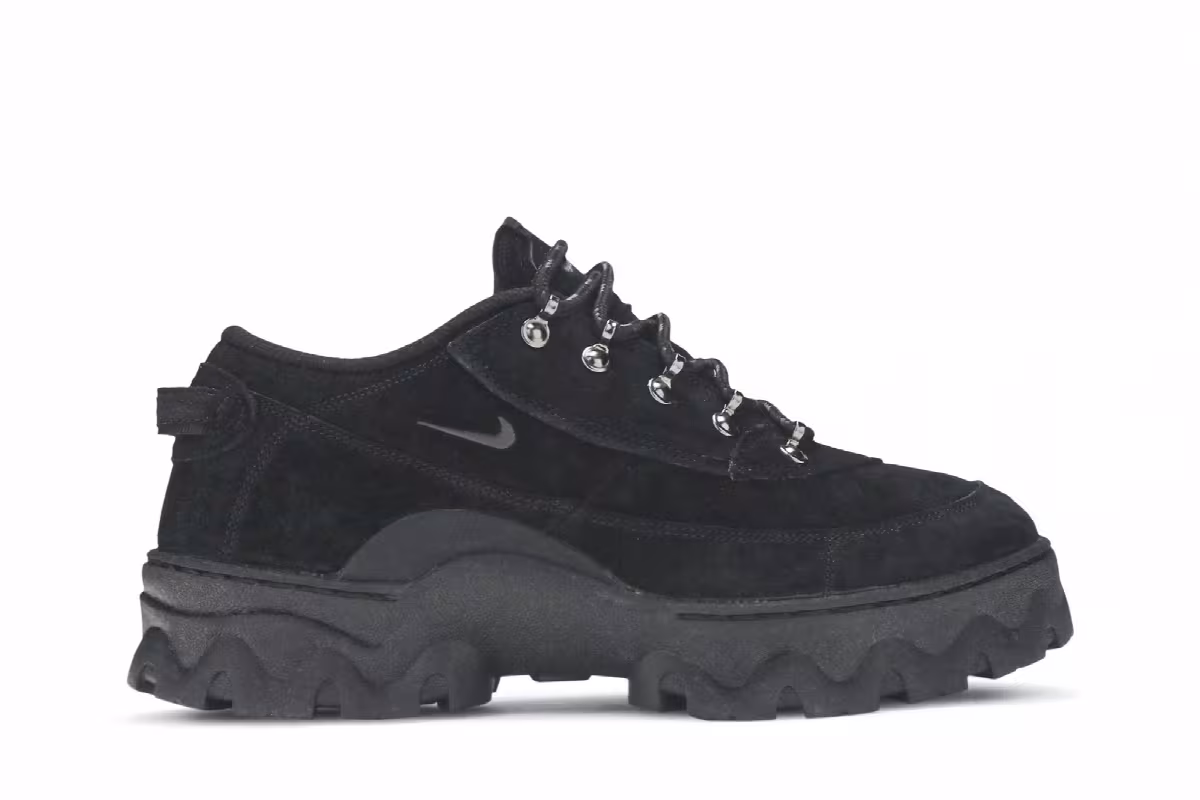 Nike Women's Lahar Low Triple Black, view 2