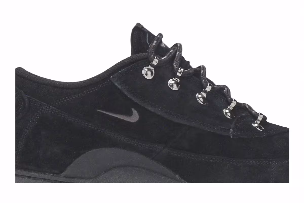 Nike Women's Lahar Low Triple Black, view 3