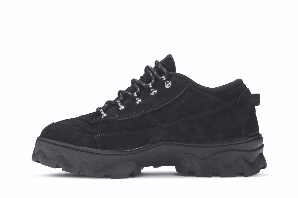 Nike Women's Lahar Low Triple Black, view 4