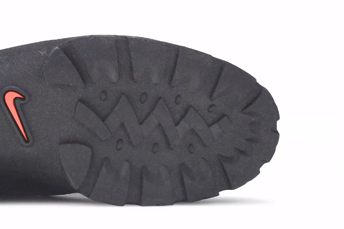 Nike Women's Lahar Low Triple Black, view 6