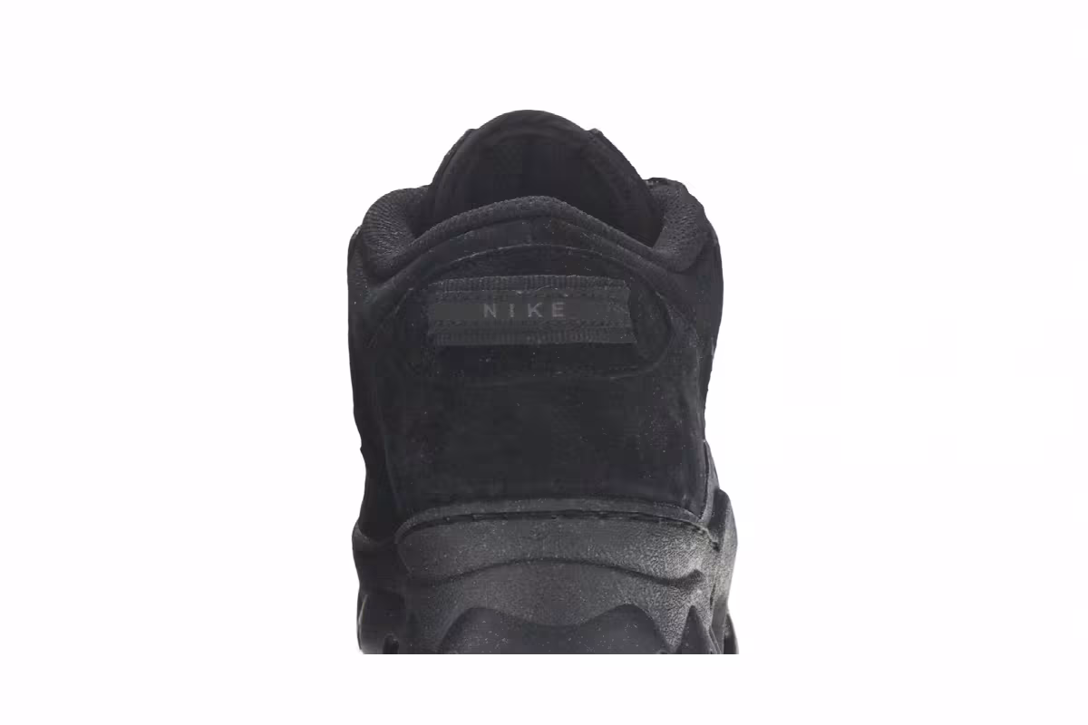 Nike Women's Lahar Low Triple Black, view 8