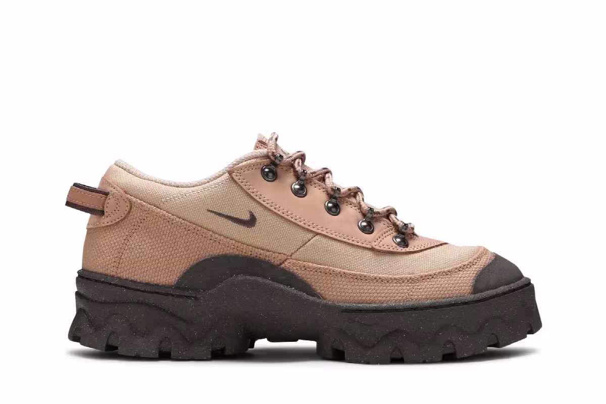 Nike Women's Lahar Low Canvas Grain, view 2