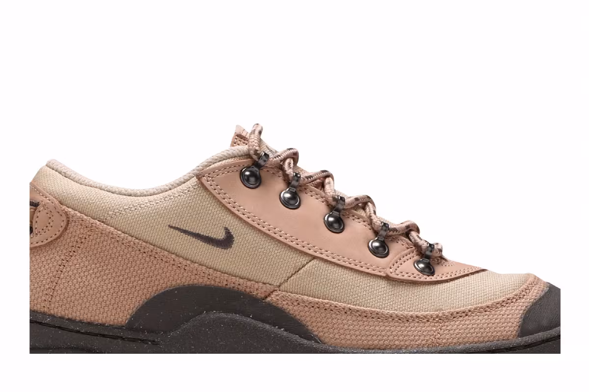 Nike Women's Lahar Low Canvas Grain, view 3