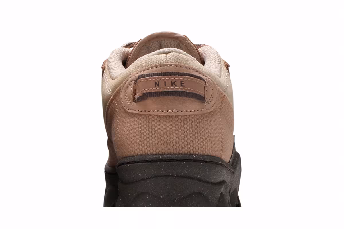 Nike Women's Lahar Low Canvas Grain, view 8