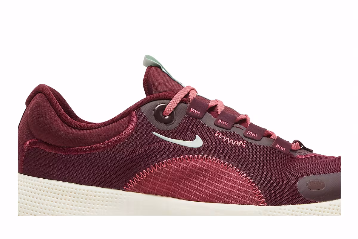 Nike Women's React Escape Run Dark Beetroot, view 3