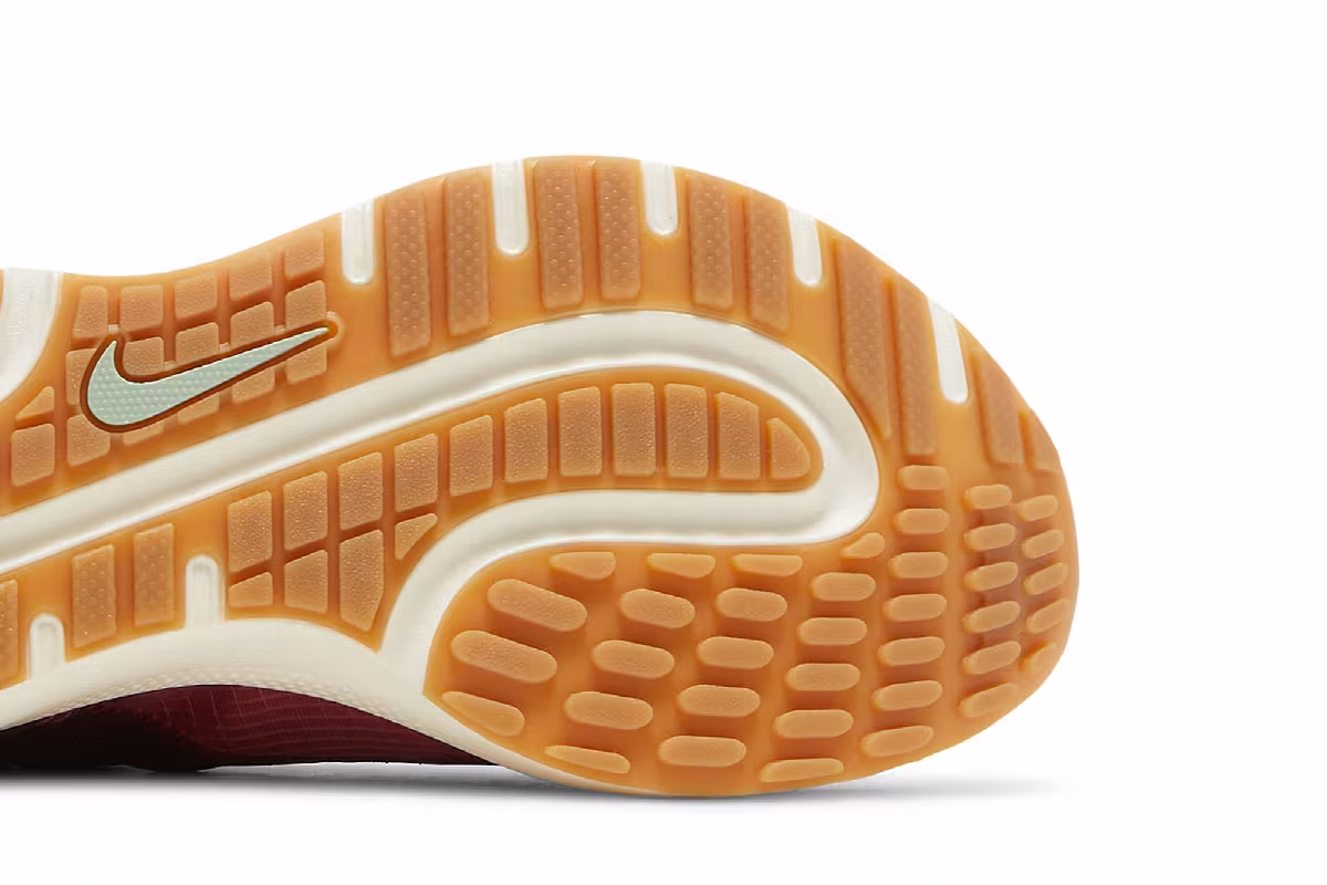 Nike Women's React Escape Run Dark Beetroot, view 6