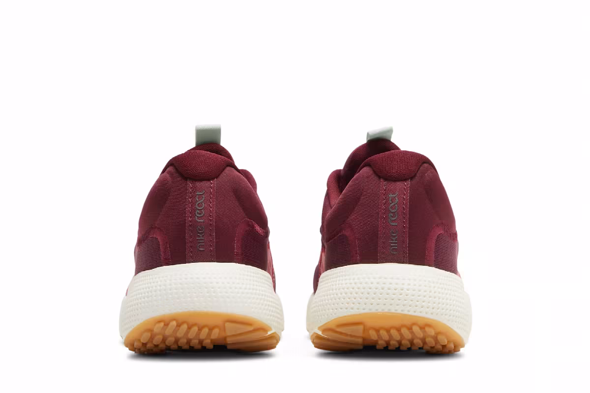 Nike Women's React Escape Run Dark Beetroot, view 7