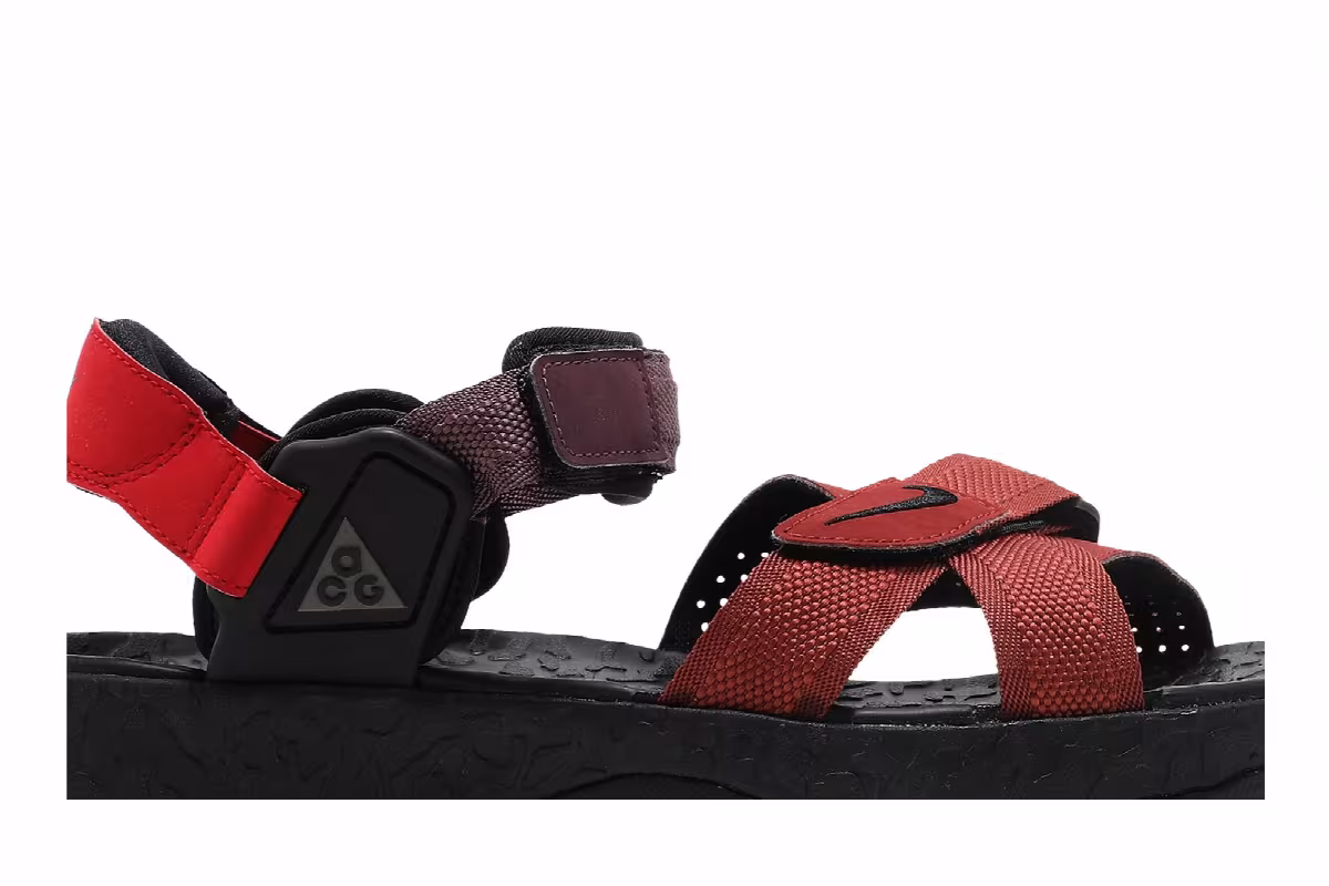 Nike ACG Air Deschutz + Redstone, view 3
