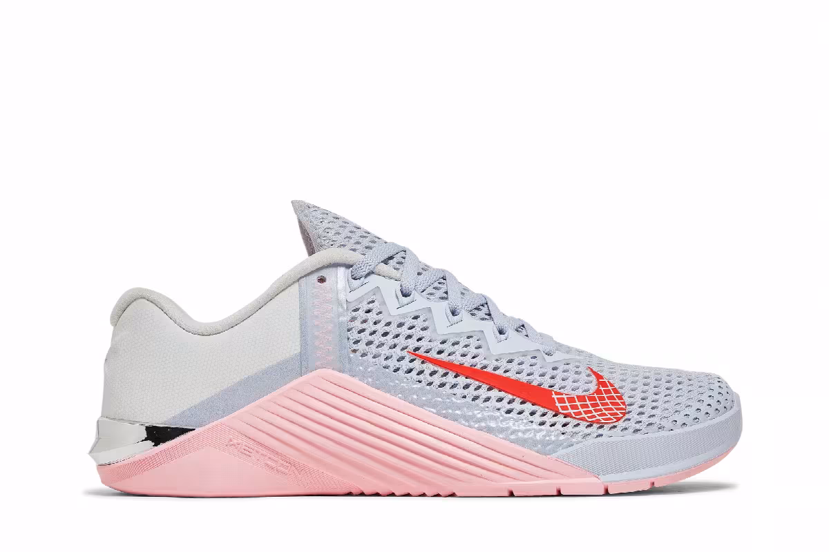 Nike Women's Metcon 6 Football Grey Arctic Punch, view 2