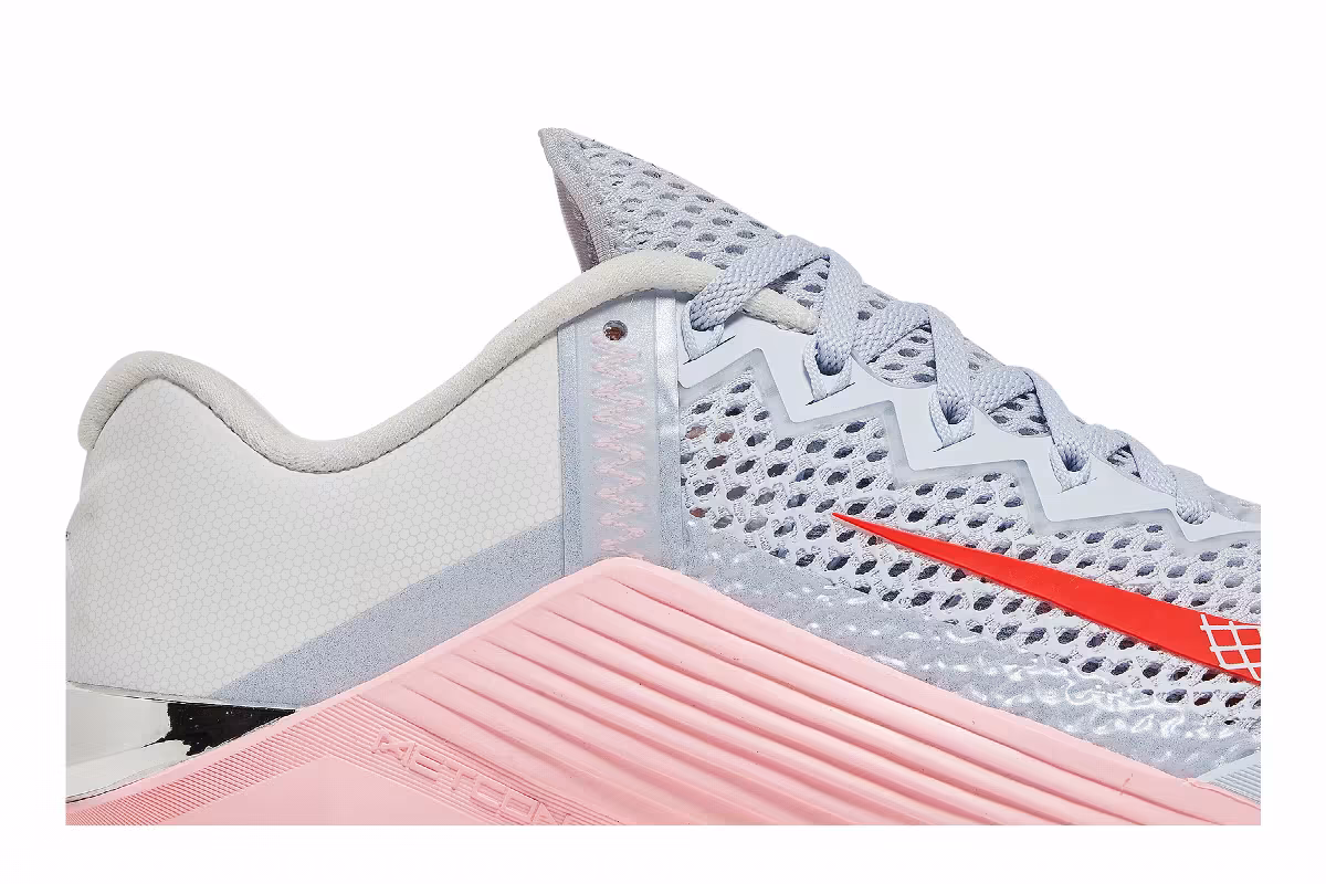 Nike Women's Metcon 6 Football Grey Arctic Punch, view 3