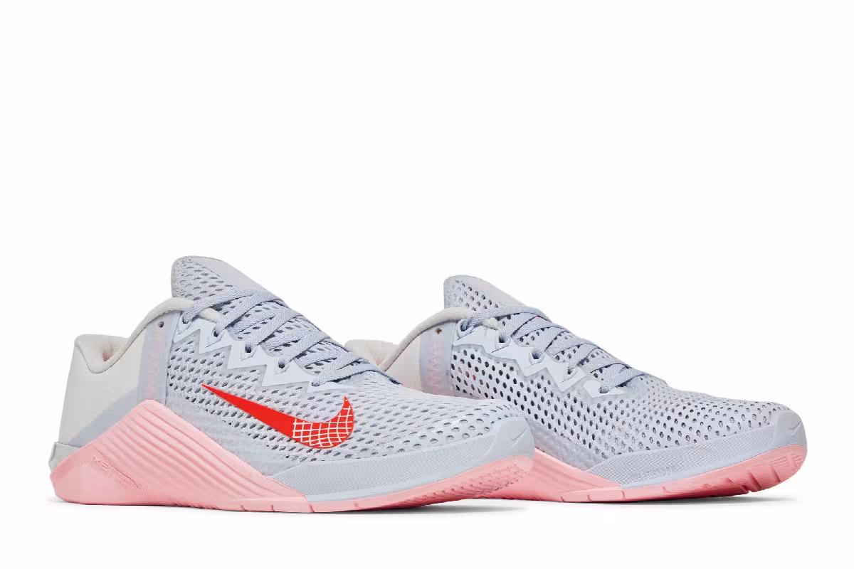 Nike Women's Metcon 6 Football Grey Arctic Punch, view 9