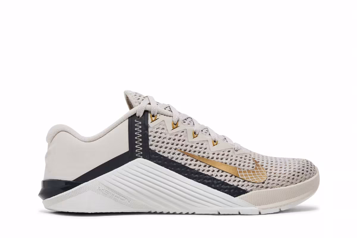 Nike Women's Metcon 6 Light Orewood Brown, view 2