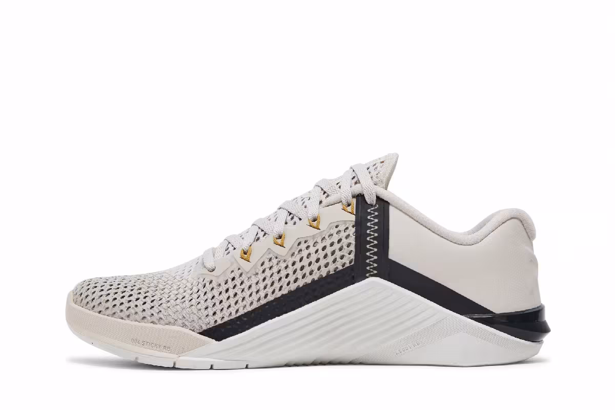 Nike Women's Metcon 6 Light Orewood Brown, view 4