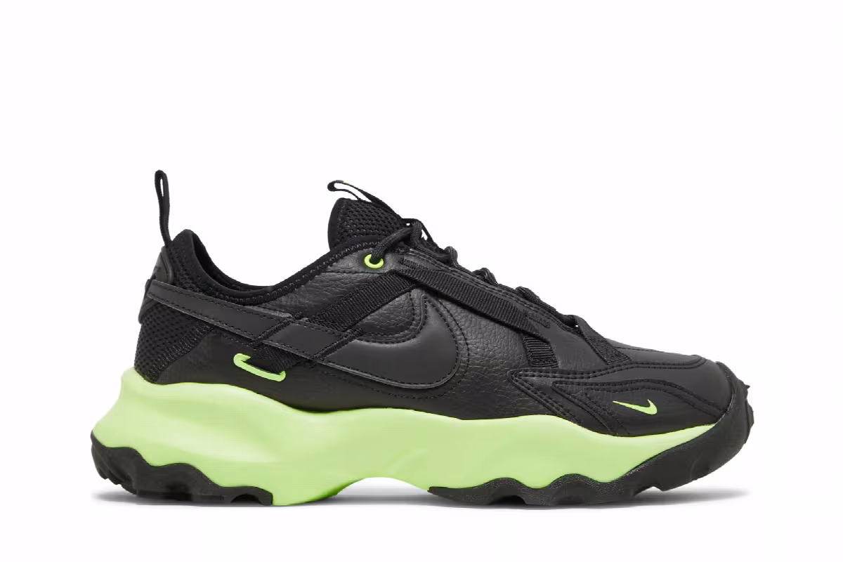 Nike Women's TC 7900 Black Ghost Green, view 2