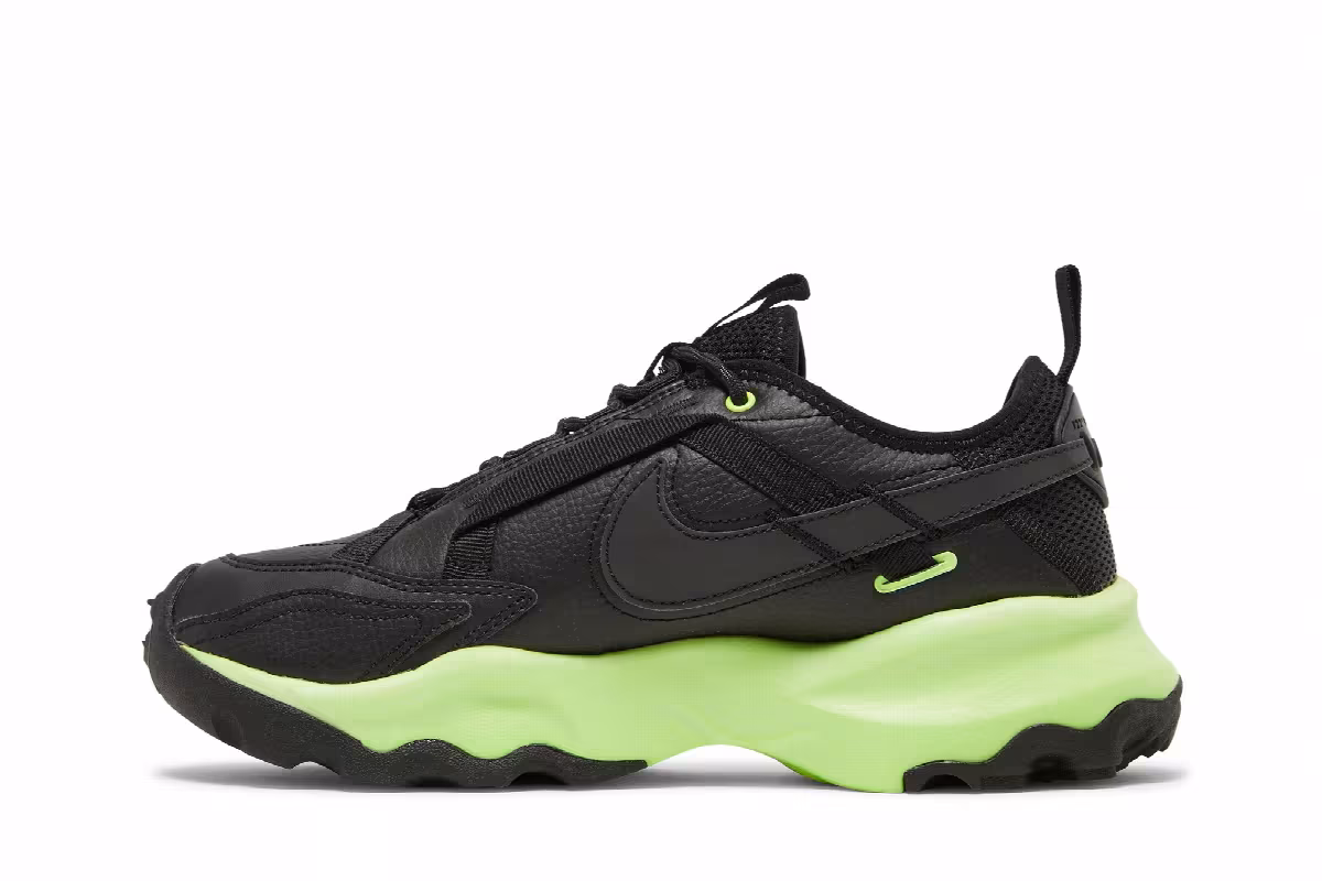 Nike Women's TC 7900 Black Ghost Green, view 4