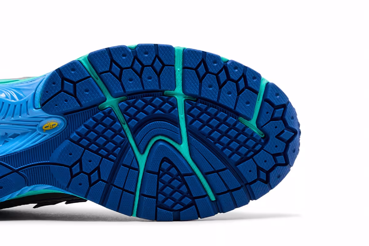 New Balance 1906R Moon Sign, view 6