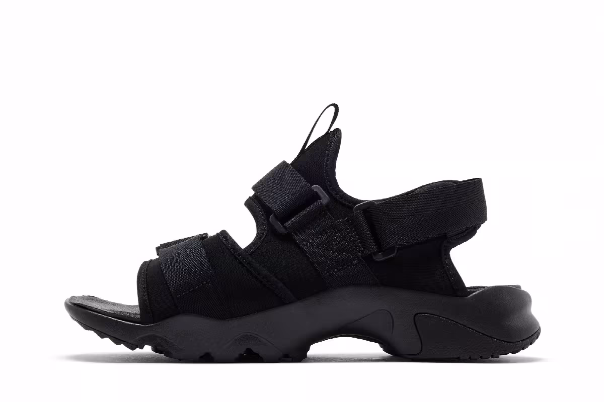Nike Canyon Sandal Triple Black, view 4
