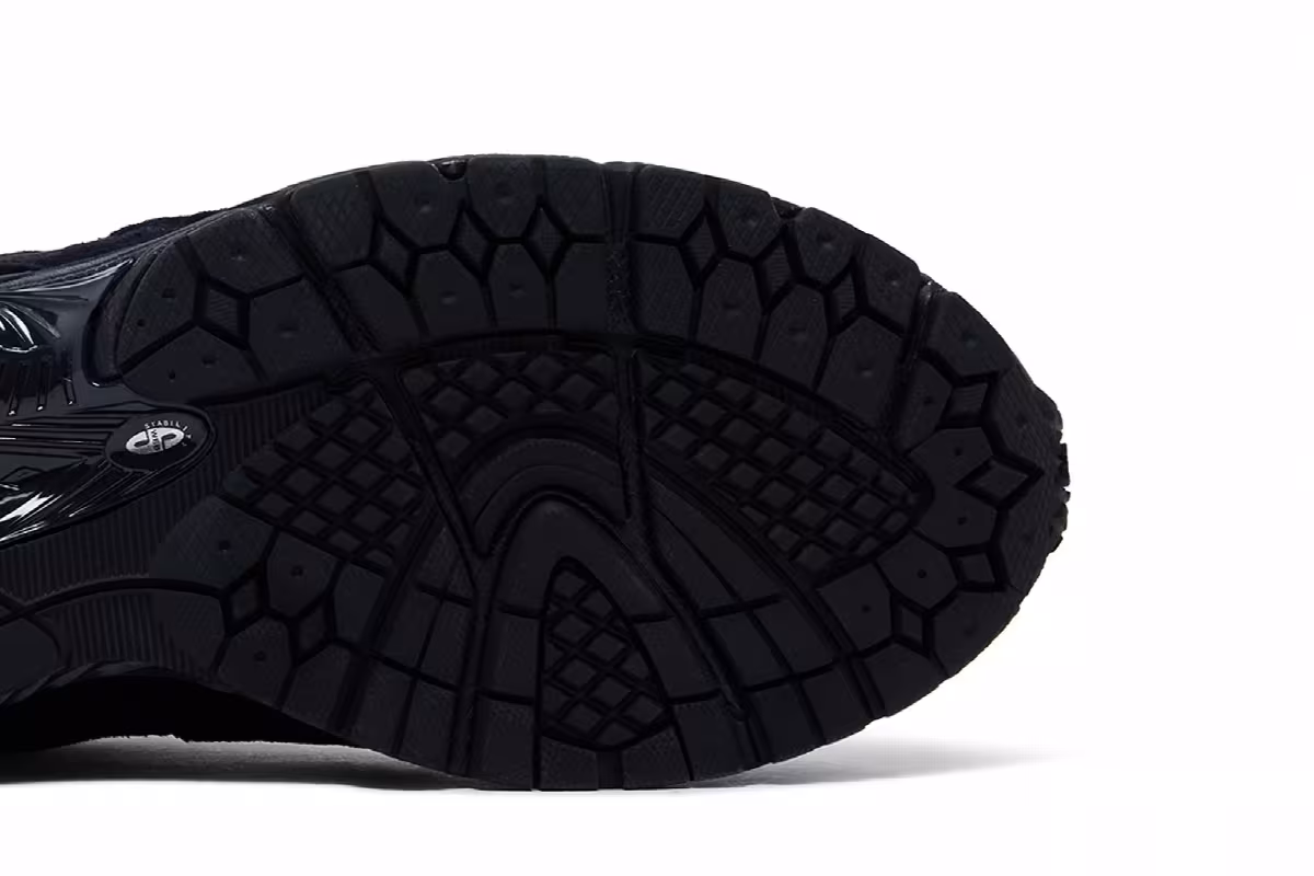 New Balance 2002R Protection Pack - Black, view 6