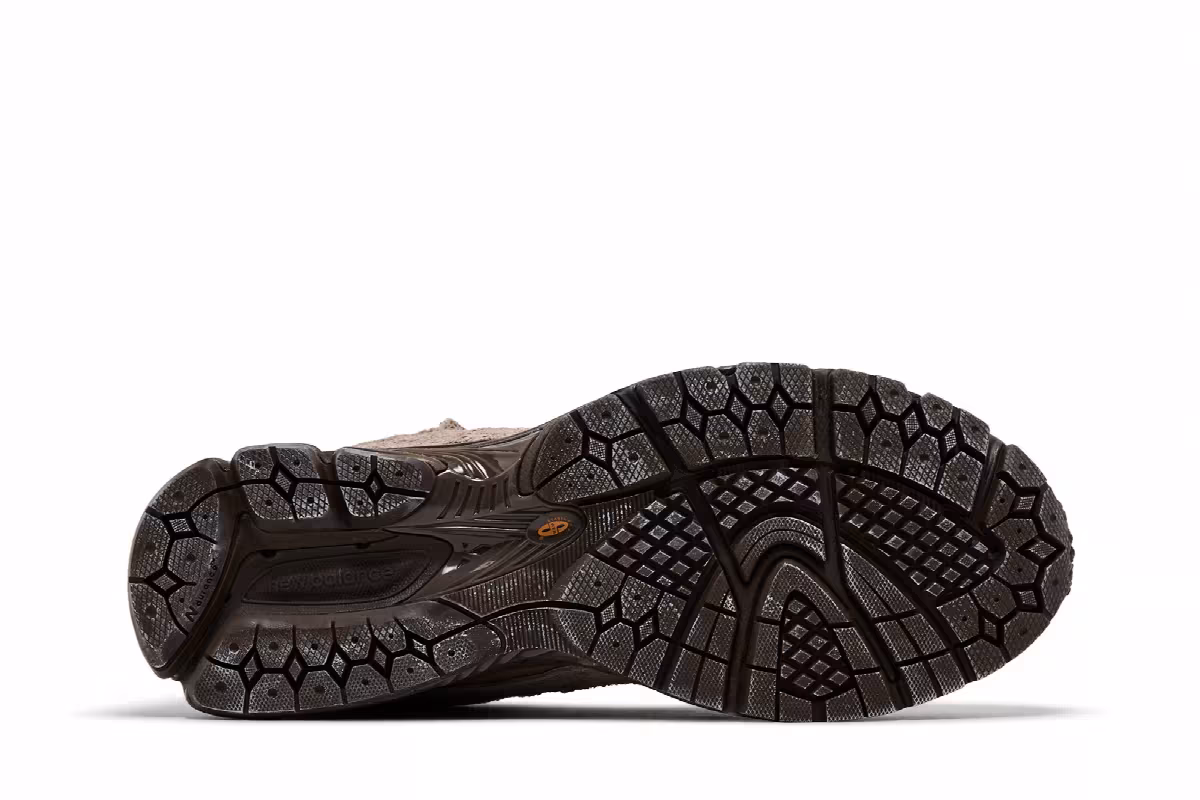 New Balance 2002R Protection Pack - Brown, view 5