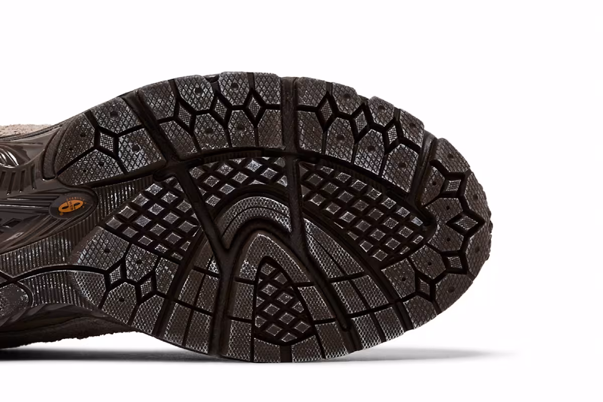 New Balance 2002R Protection Pack - Brown, view 6