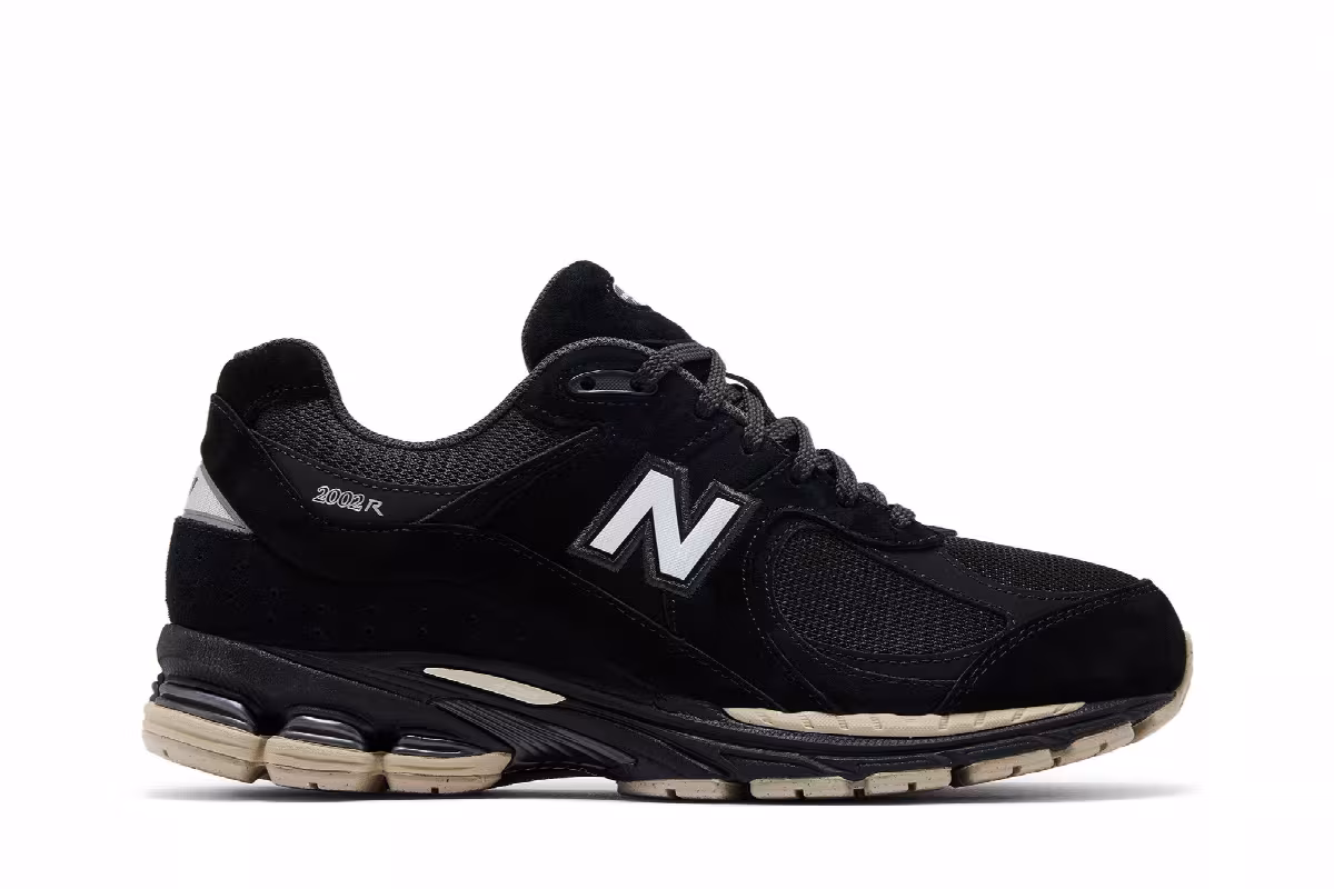 New Balance 2002R Black Silver, view 2