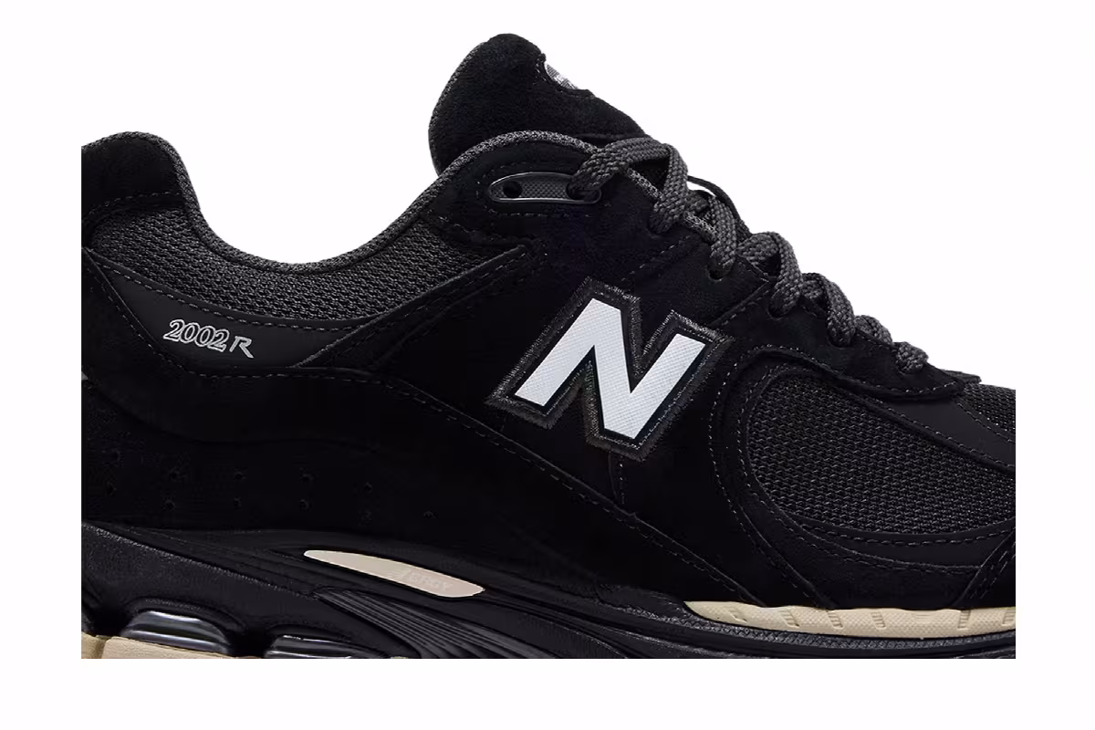New Balance 2002R Black Silver, view 3