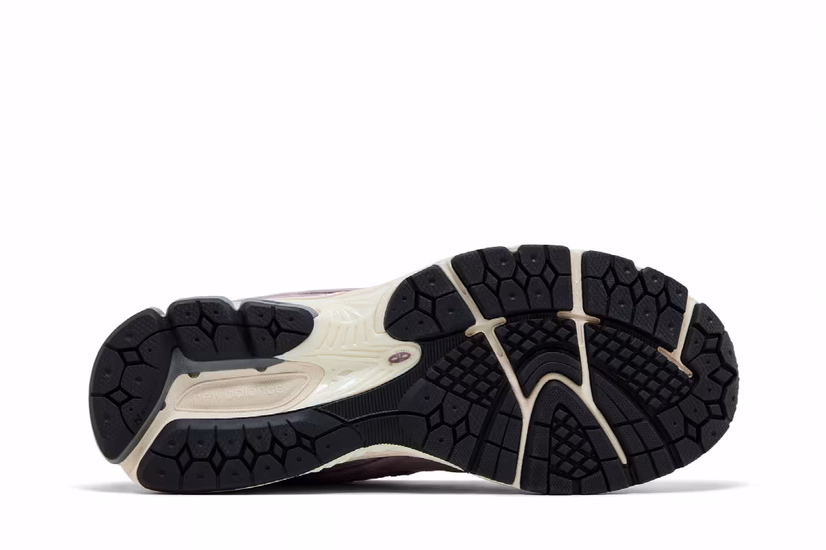 New Balance 2002R Ice Wine Linen, view 5