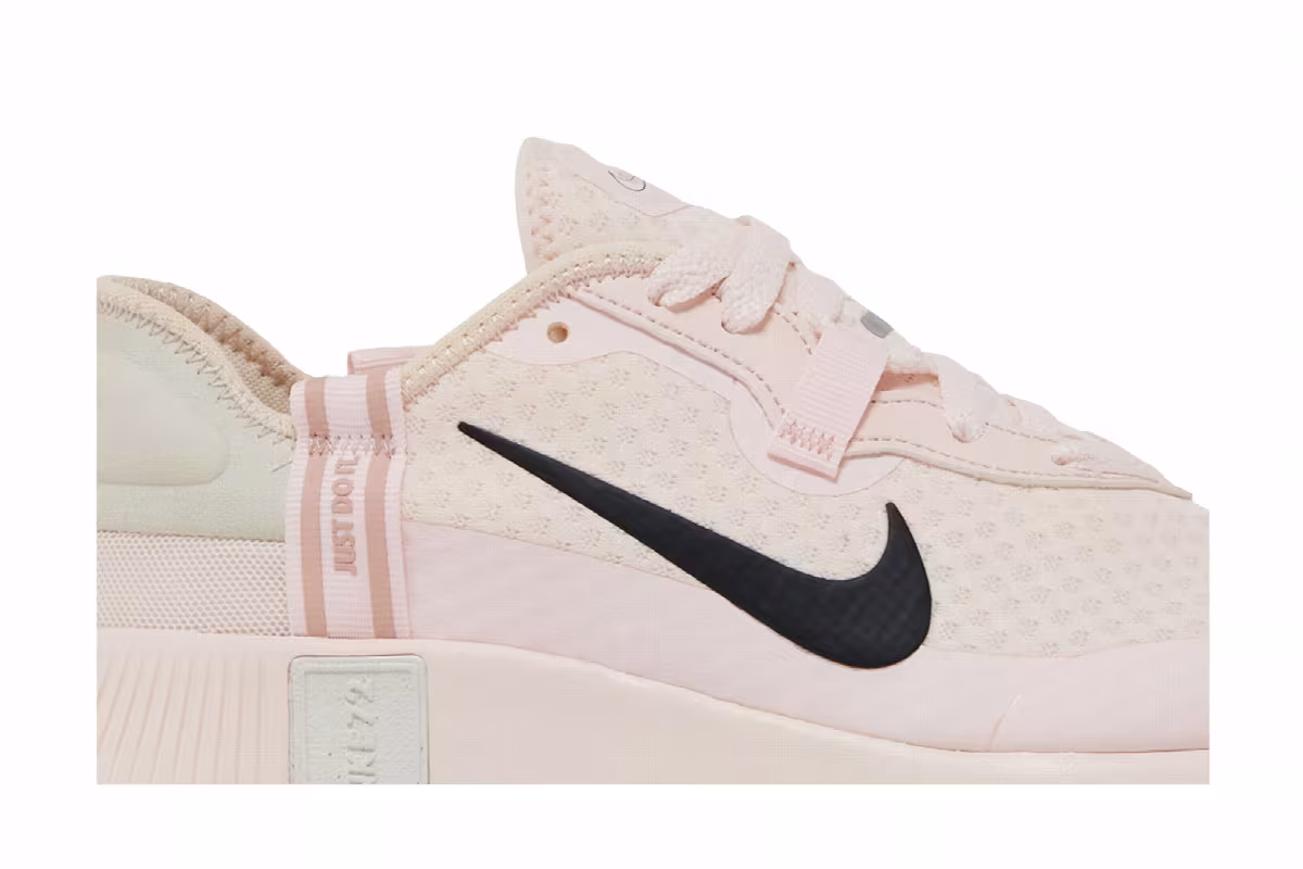 Nike Women's Reposto Light Soft Pink, view 3