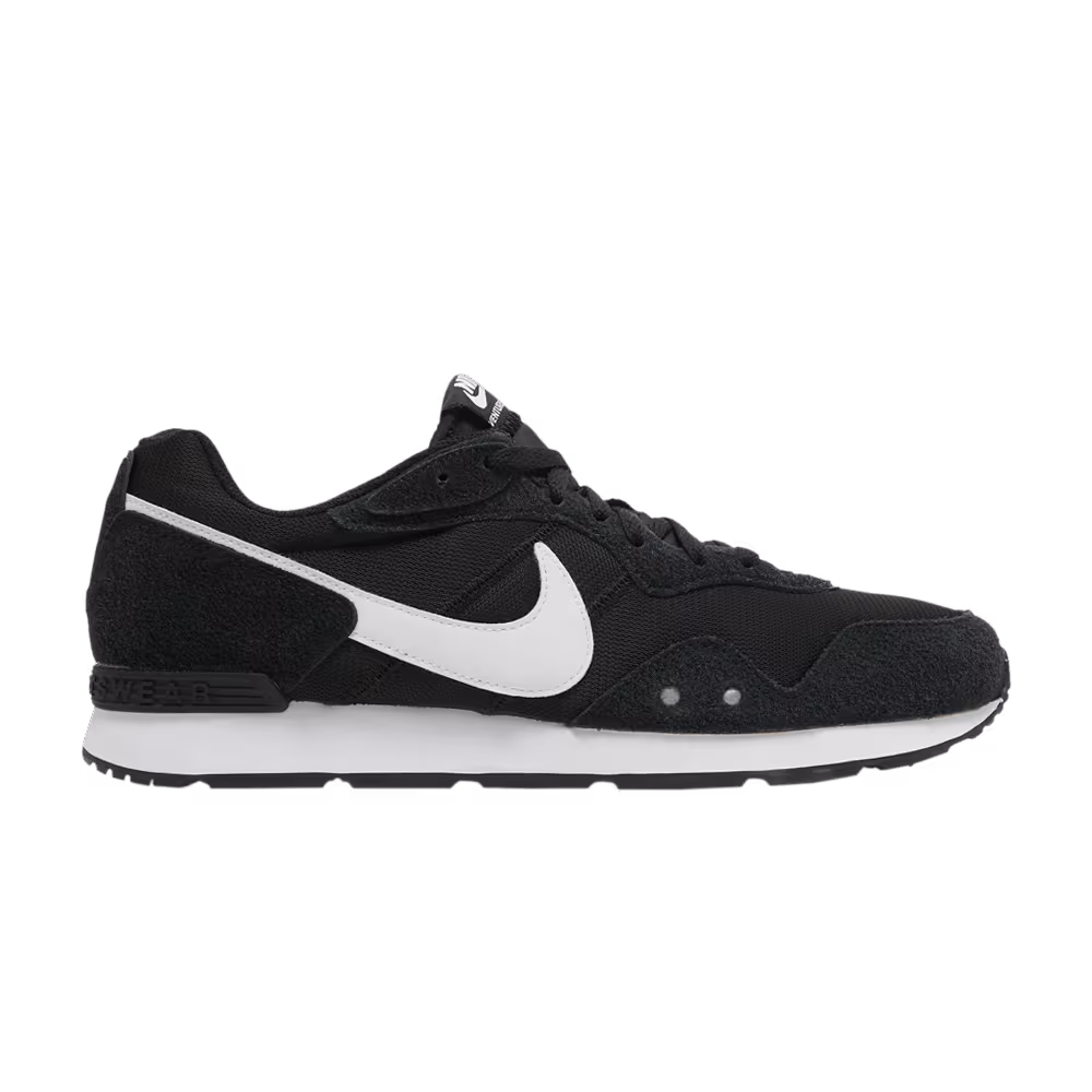 Nike Venture Runner Black White