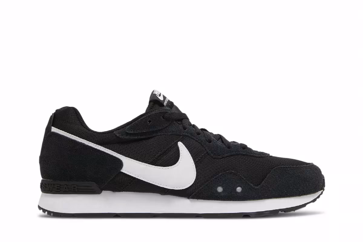 Nike Venture Runner Black White, view 2