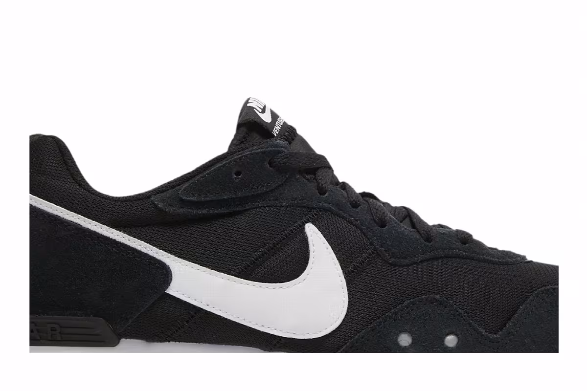 Nike Venture Runner Black White, view 3
