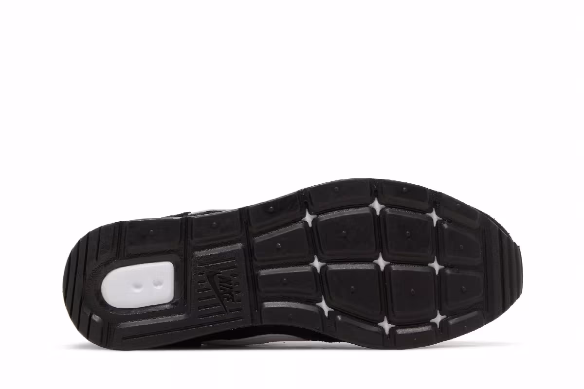 Nike Women's Venture Runner Black White, view 5