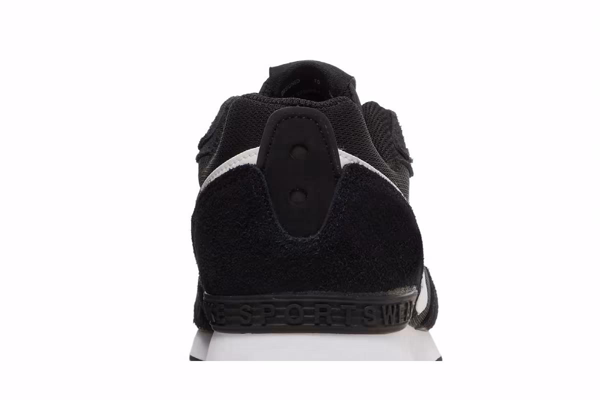 Nike Women's Venture Runner Black White, view 8